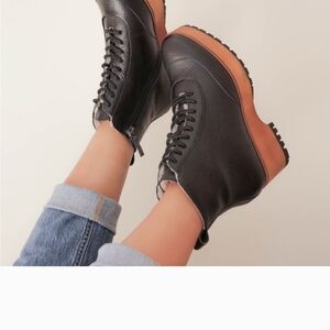 Kelsi Dagger Black Lace Up Boots With Tan Wood Soles And Sherpa Lining